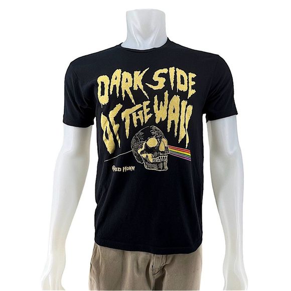 Dark side of the Wall Illustrated Skull and Rainbow Graphic Tee Size M - Picture 1 of 4